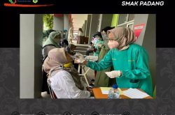 PELAKSANAAN RUTIN SWAB ANTIGEN DI LINGKUNGAN SMK SMAK PADANG