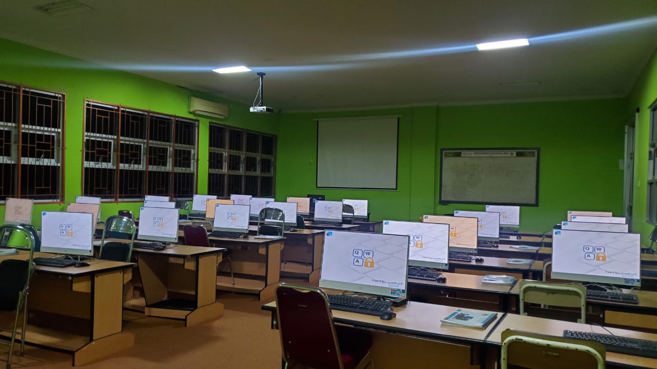 Laboratorium Komputer Smk Smak Padang