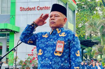 SMK-SMAK Padang Laksanakan Upacara Bendera Memperingati Hari Pendidikan Nasional