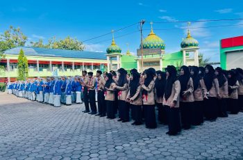 SMK SMAK Padang Melaksaksanakan Upacara Rutin