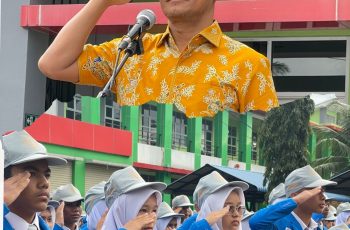 SMK-SMAK Padang Dapuk Febri Hendri Antoni Arif Staf Ahli Kementerian Perindustrian Sebagai Pembina Upacara