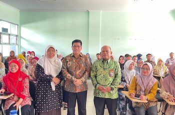 Sekretaris Badan Pengembangan Sumber Daya Manusia Industri (BPSDMI) Kementrian Perindustrian Republik Indonesia Jonni Afrizon melaksanakan kujungan kerja ke SMK SMAK Padang